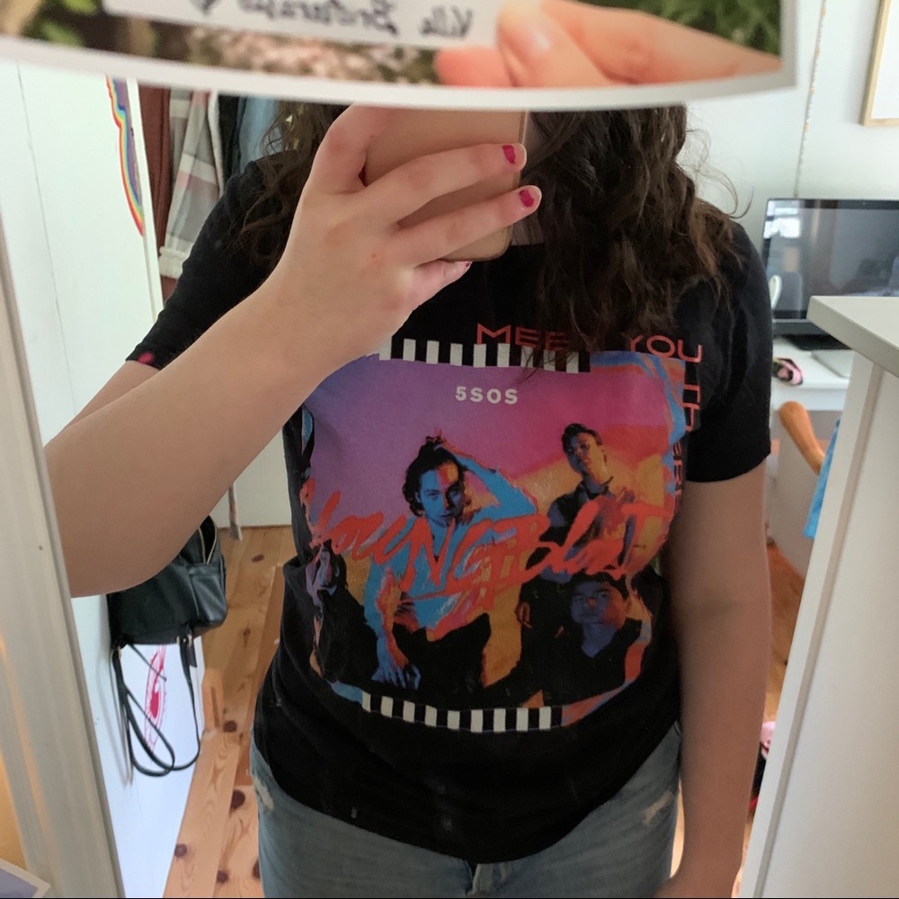 5SOS MYT tour shirt